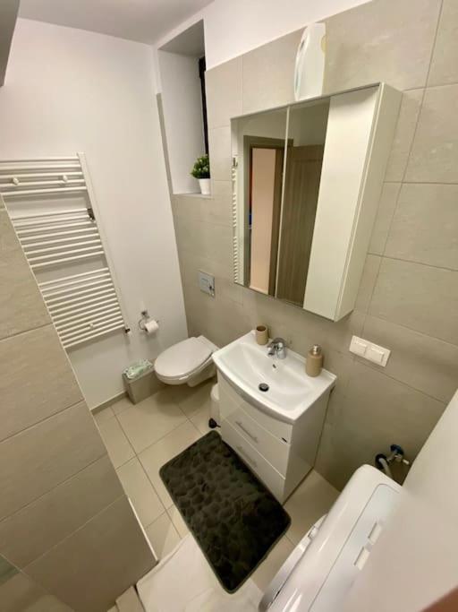 Cozy Central Apartment With 2 Rooms Bukares Bagian luar foto