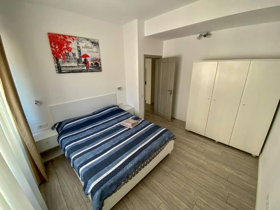 Cozy Central Apartment With 2 Rooms Bukares Bagian luar foto