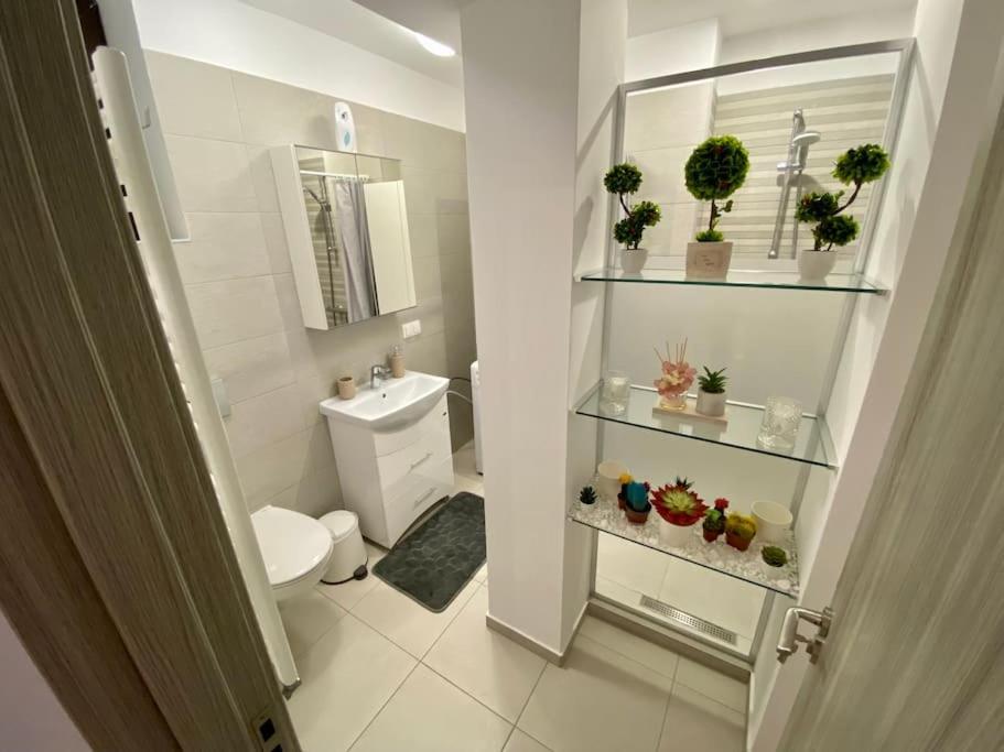 Cozy Central Apartment With 2 Rooms Bukares Bagian luar foto